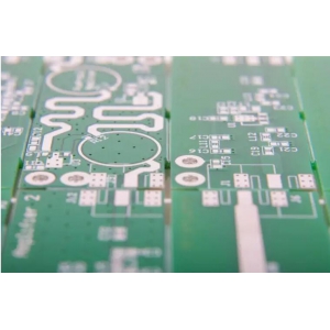 在PCB線(xiàn)路板檢測(cè)中，機(jī)器視覺(jué)檢測(cè)得到了廣泛的應(yīng)用